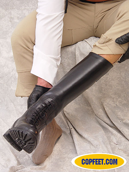 Re: Men in tall boots 10349-re--men-in-tall-boots.jpg