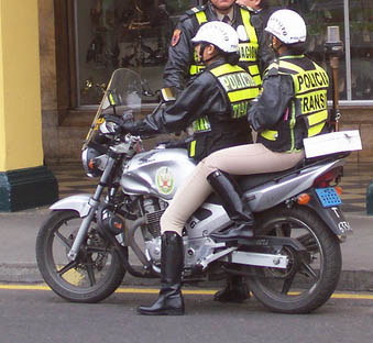 traffic police women peru 11082-traffic-police-women-peru.jpg