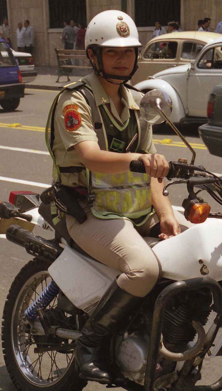 Re: traffic police women peru 11089-re--traffic-police-women-peru.jpg