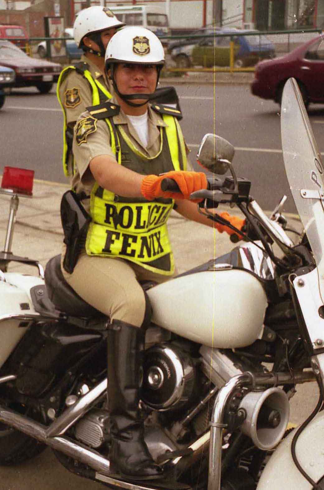 Re: traffic police women peru 11201-re--traffic-police-women-peru.jpg