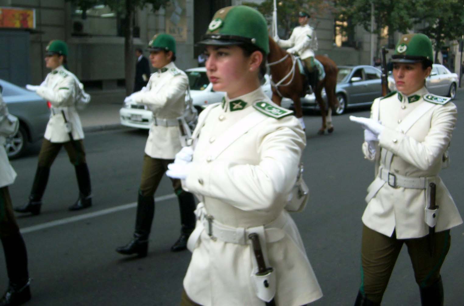 Re: policewomen chile 11522-re--policewomen-chile.jpg