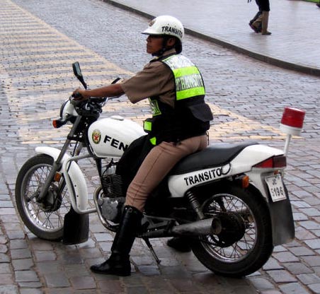 Re: traffic police women peru 11725-re--traffic-police-women-peru.jpg