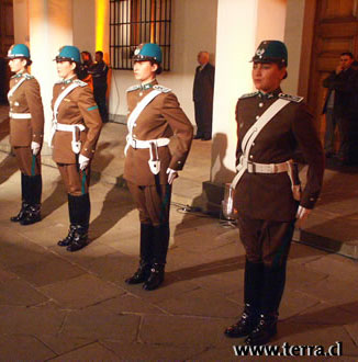 Re: policewomen chile 11743-re--policewomen-chile.jpg