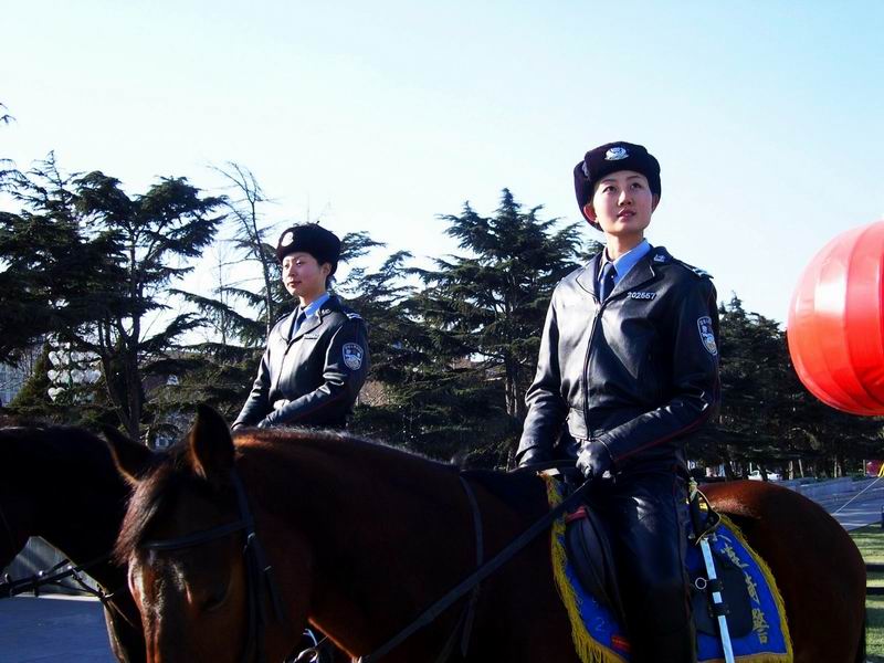 Re: policewomen from around the world 13388-re--policewomen-from-around-the-world.jpg