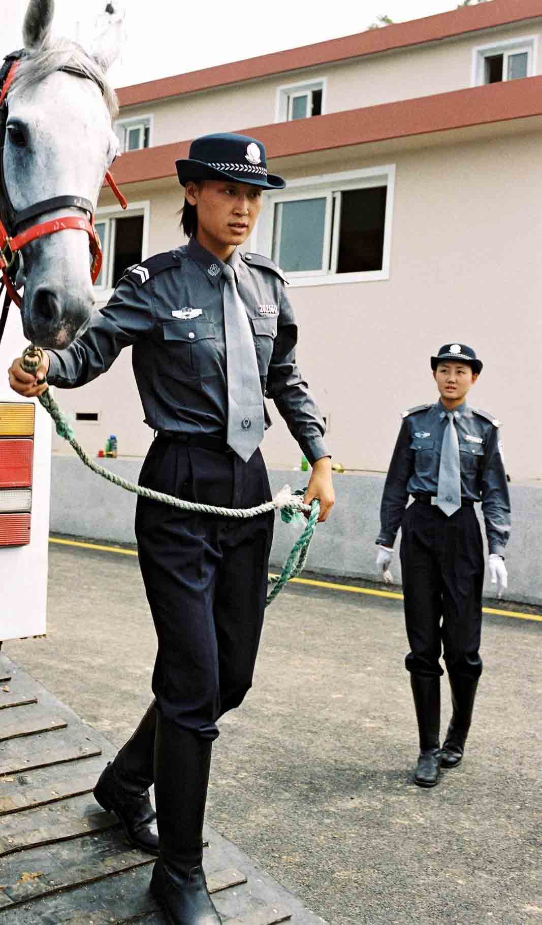 Re: policewomen from around the world 13461-re--policewomen-from-around-the-world.jpg