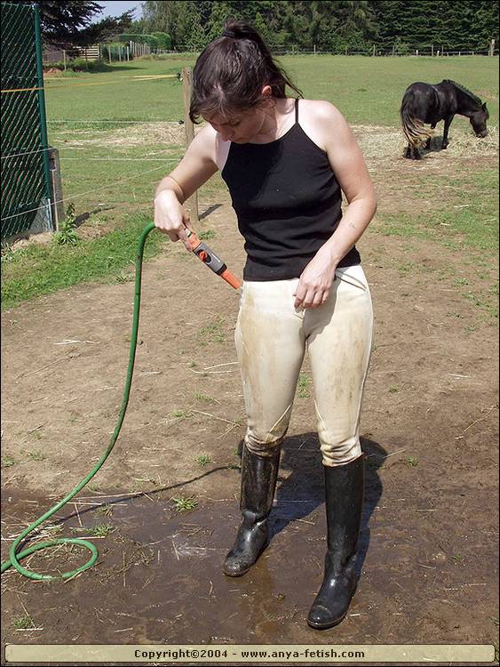 washing her jods 1367-washing-her-jods.jpg