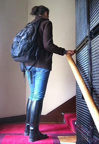 Re: like to follow her up the stairs ? 13836-re--like-to-follow-her-up-the-stairs--.jpg