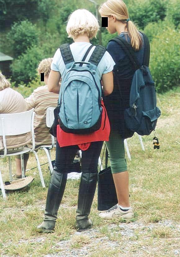 a back packer 13898-a-back-packer.jpg