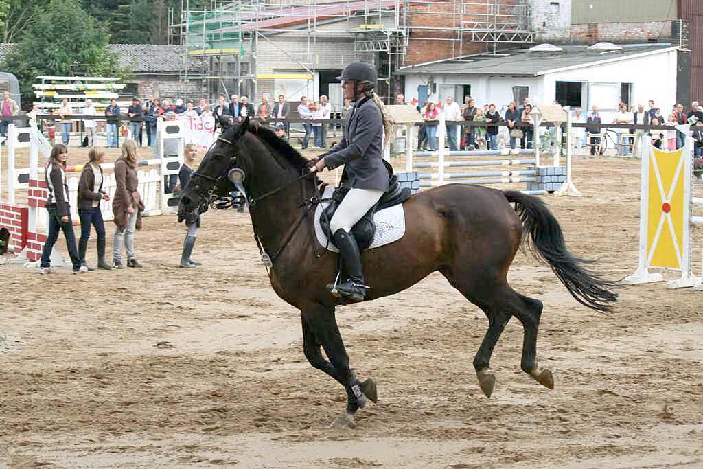 i like the little one in the background (with boots) 14086-i-like-the-little-one-in-the-background--with-boots-.jpg