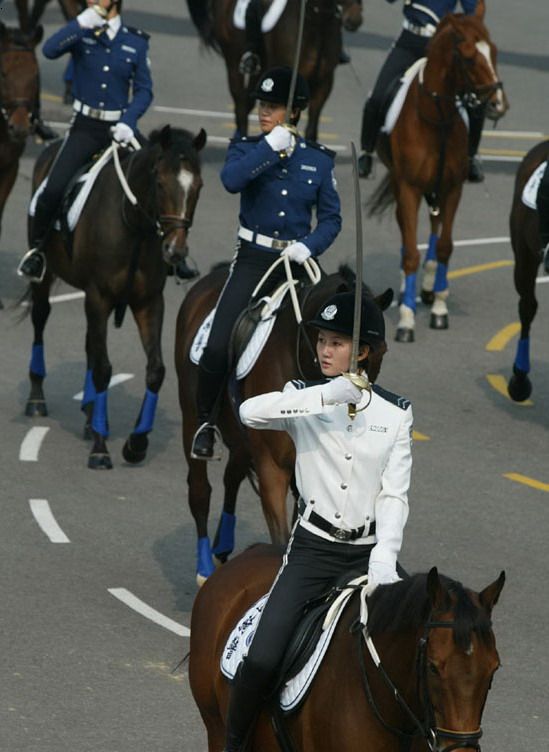 dalian mounted cops 1442-dalian-mounted-cops.jpg