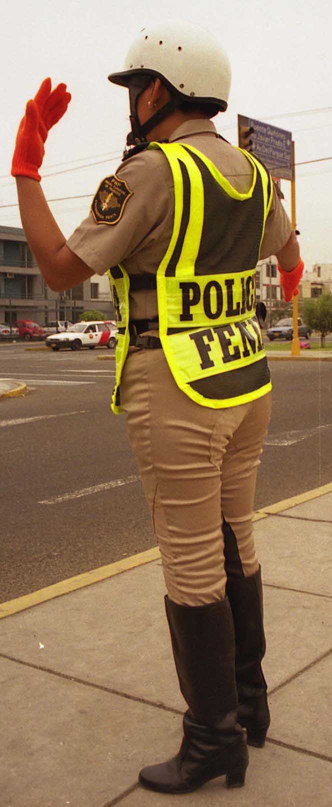 more peru policewomen 14458-more-peru-policewomen.jpg