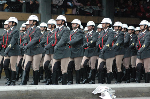 Re: more peru policewomen 14464-re--more-peru-policewomen.jpg