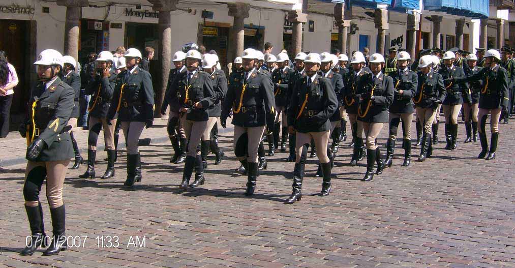 Re: more peru policewomen 14465-re--more-peru-policewomen.jpg