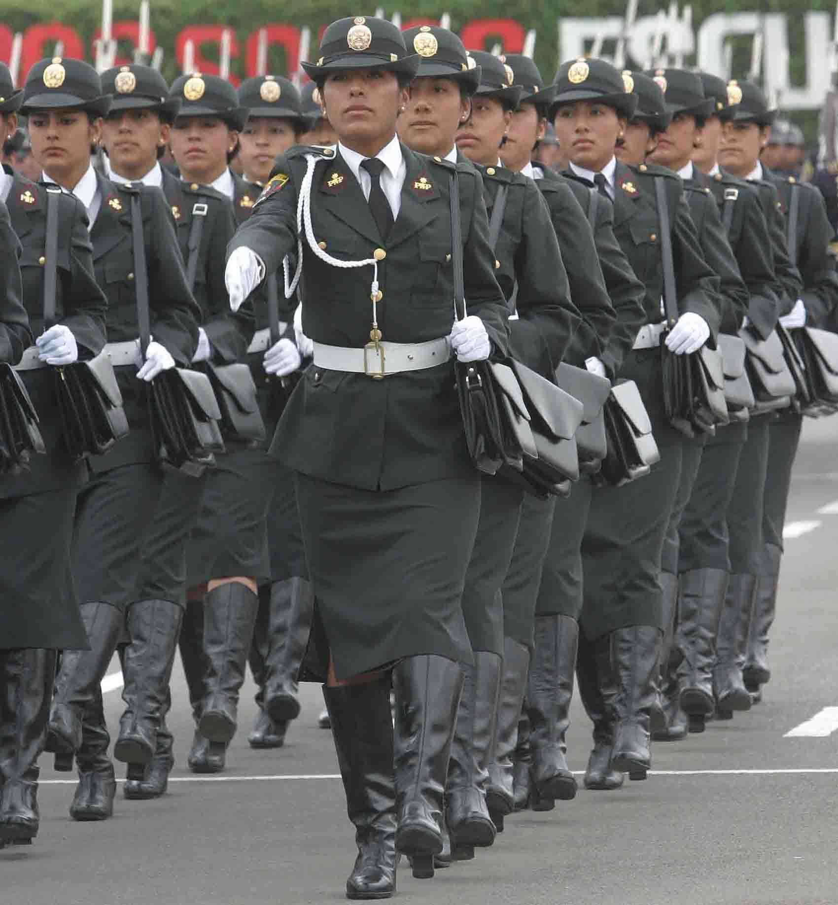 Re: more peru policewomen 14468-re--more-peru-policewomen.jpg