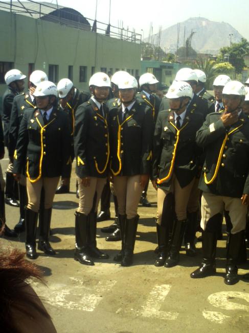 Re: more peru policewomen 14509-re--more-peru-policewomen.jpg