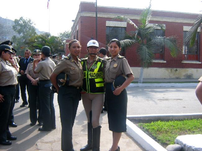 Re: more peru policewomen 14605-re--more-peru-policewomen.jpg