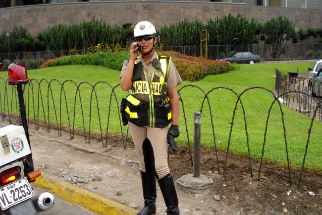 Re: more peru policewomen 14617-re--more-peru-policewomen.jpg