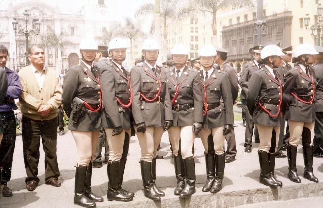 Re: more peru policewomen 14678-re--more-peru-policewomen.jpg