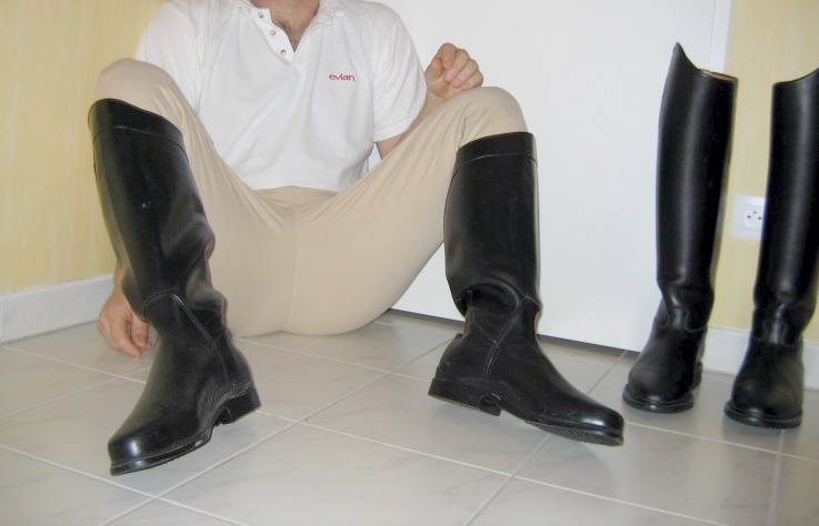 he prefers rubber ridingboots 14719-he-prefers-rubber-ridingboots.jpg