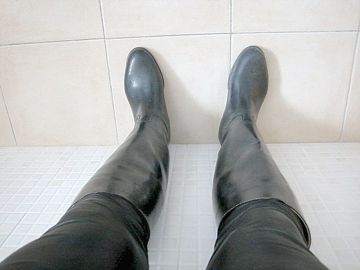 Re: nice boots eh ? 14788-re--nice-boots-eh--.jpg