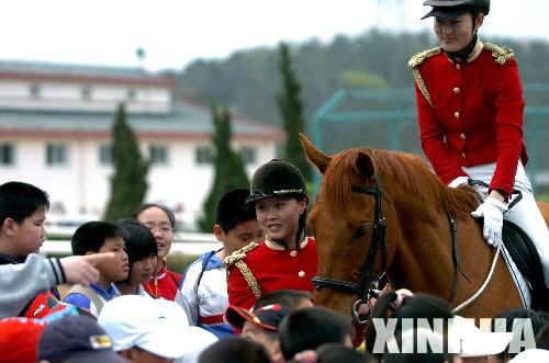 Re: dalian mounted cops 1480-re--dalian-mounted-cops.jpg