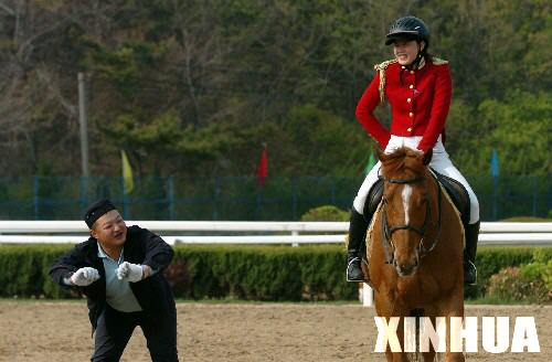 Re: dalian mounted cops 1481-re--dalian-mounted-cops.jpg