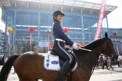 Re: dalian mounted cops 1498-re--dalian-mounted-cops.jpg