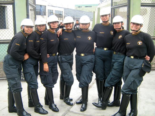 Re: more peru policewomen 15321-re--more-peru-policewomen.jpg