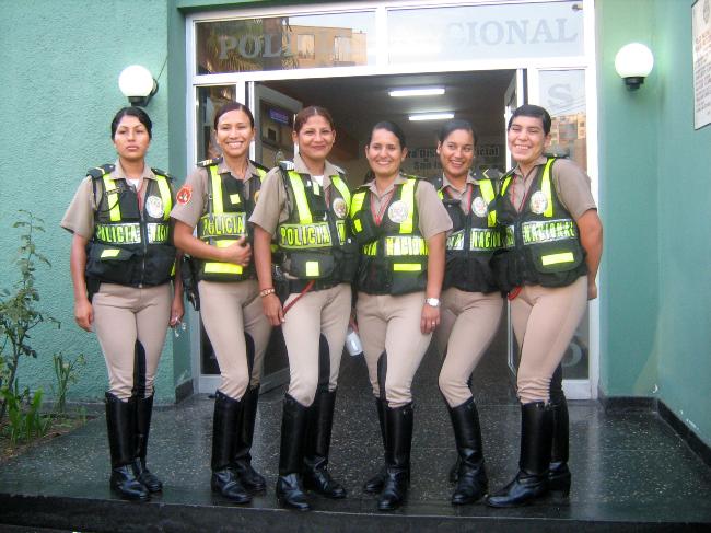 Re: more peru policewomen 15322-re--more-peru-policewomen.jpg