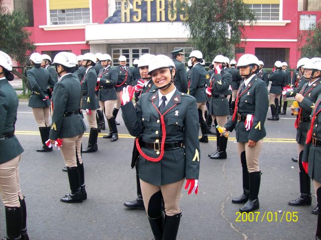 Re: more peru policewomen 15803-re--more-peru-policewomen.jpg