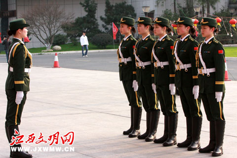 Chinese policewomen 15852-chinese-policewomen.jpg