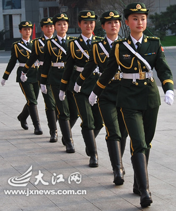 Chinese policewomen 15853-chinese-policewomen.jpg