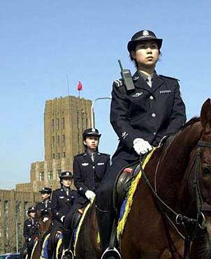 Re: dalian mounted cops 1598-re--dalian-mounted-cops.jpg