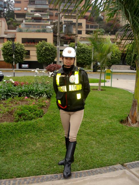 Re: more peru policewomen 16075-re--more-peru-policewomen.jpg