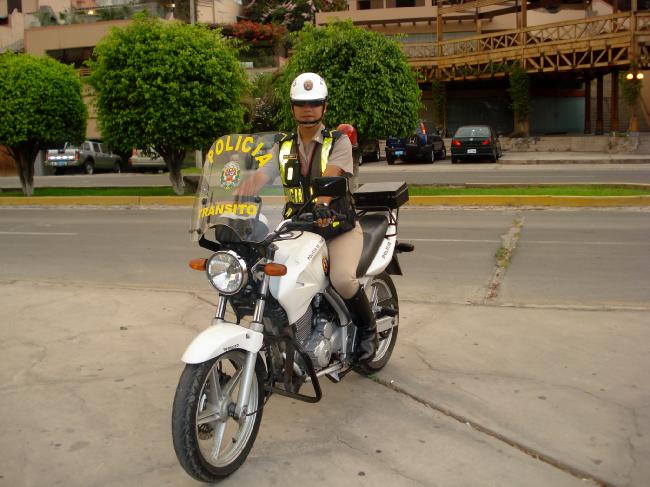 Re: more peru policewomen 16096-re--more-peru-policewomen.jpg