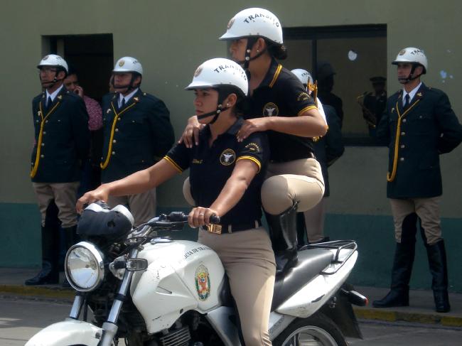 Re: more peru policewomen 16101-re--more-peru-policewomen.jpg