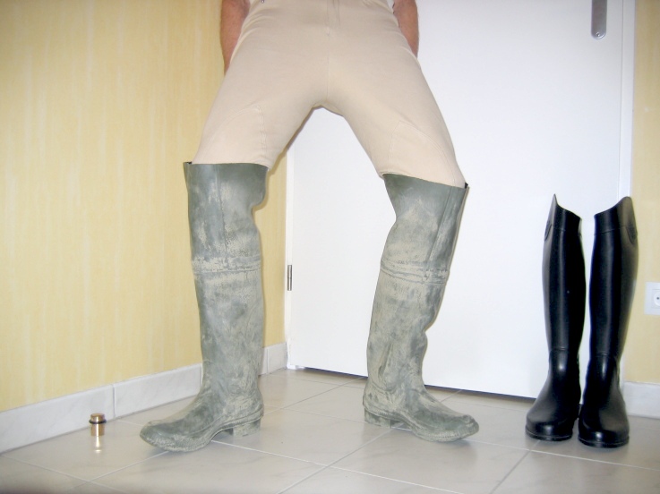 which boots should he wear ? 16218-which-boots-should-he-wear--.jpg