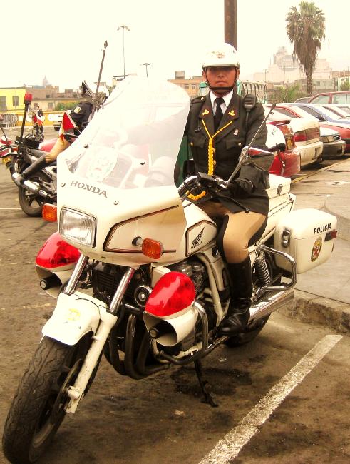 Re: more peru policewomen 16551-re--more-peru-policewomen.jpg