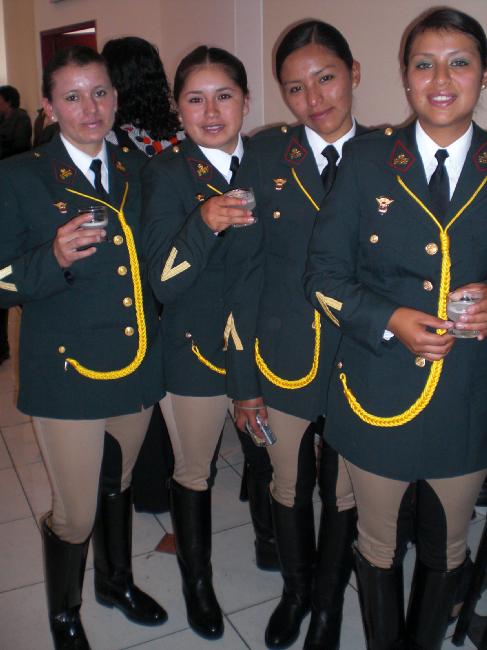 Re: more peru policewomen 16554-re--more-peru-policewomen.jpg