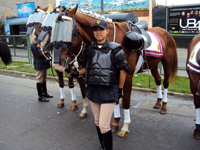 Re: more peru policewomen 16562-re--more-peru-policewomen.jpg