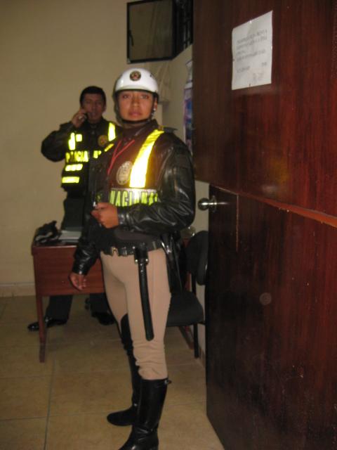 Re: more peru policewomen 16568-re--more-peru-policewomen.jpg