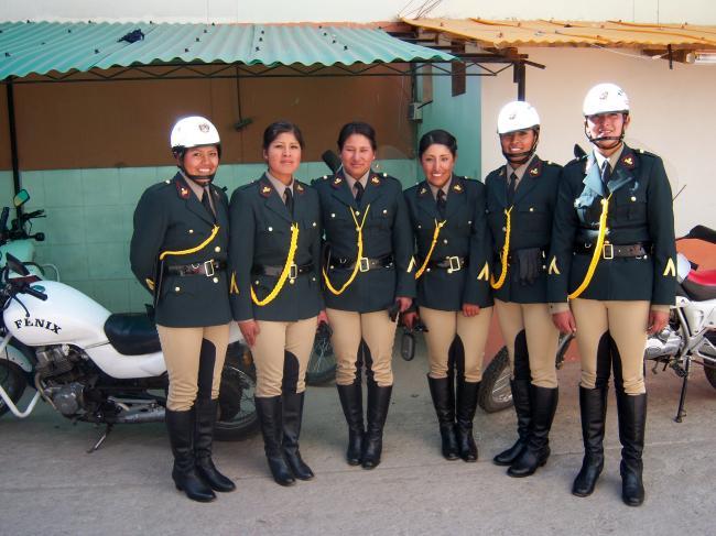 Re: more peru policewomen 16677-re--more-peru-policewomen.jpg