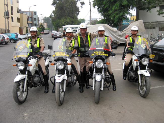 Re: more peru policewomen 16799-re--more-peru-policewomen.jpg