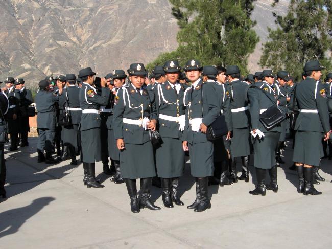 Re: more peru policewomen 16813-re--more-peru-policewomen.jpg