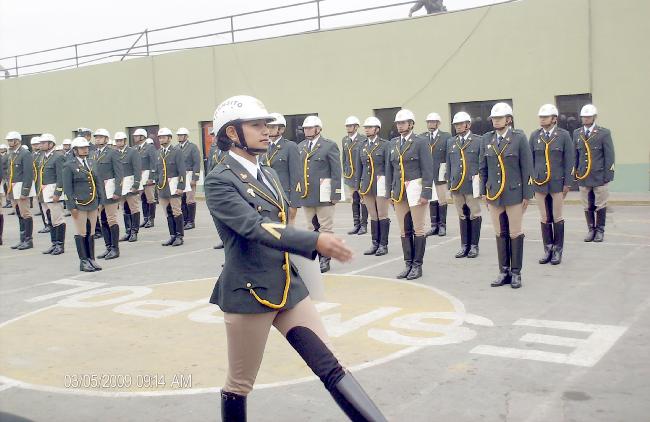 Re: more peru policewomen 16822-re--more-peru-policewomen.jpg