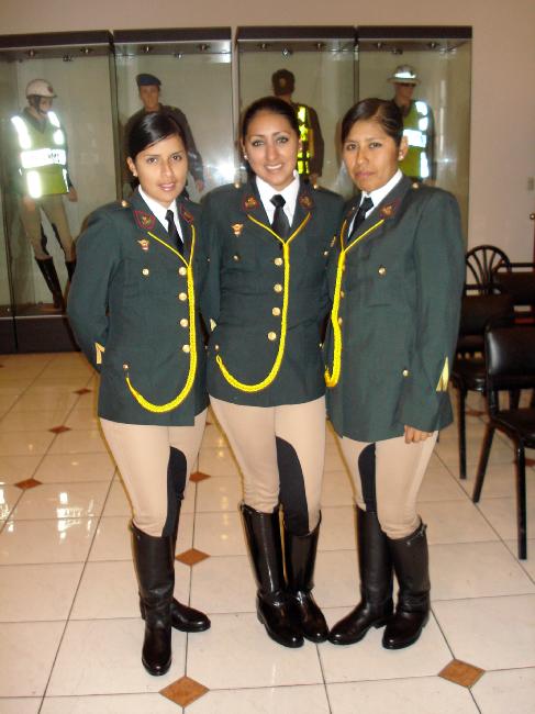 Re: more peru policewomen 17033-re--more-peru-policewomen.jpg