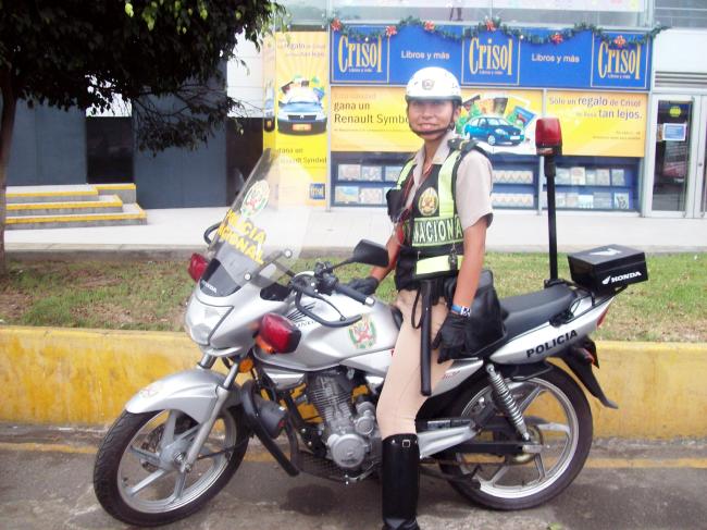 Re: more peru policewomen 17042-re--more-peru-policewomen.jpg