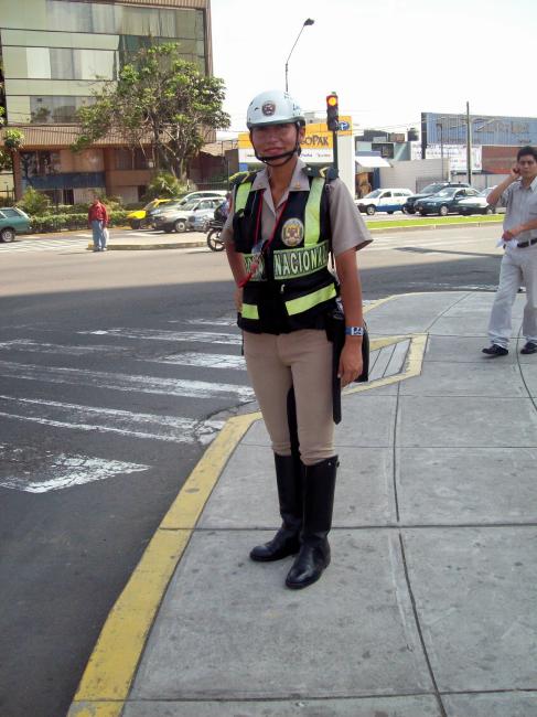 Re: more peru policewomen 17043-re--more-peru-policewomen.jpg