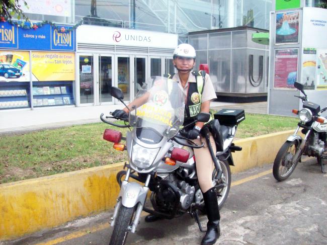 Re: more peru policewomen 17045-re--more-peru-policewomen.jpg