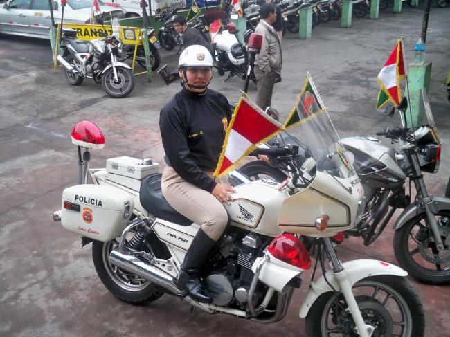 Re: more peru policewomen 17357-re--more-peru-policewomen.jpg